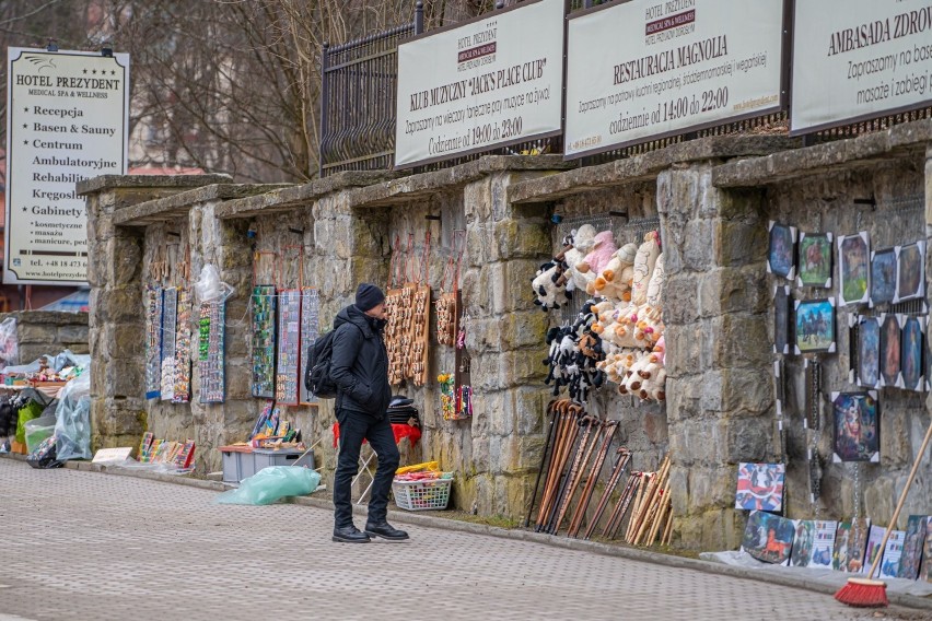 Turyści powoli wracają w Beskidy. Wybierają górskie szlaki, decydują się na noclegi