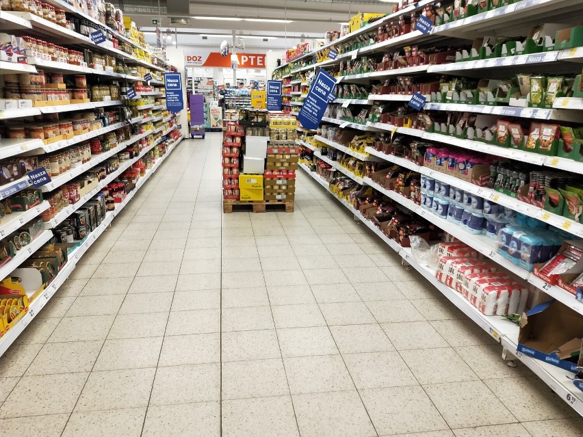 Tesco Żagań się zamyka i przekazuje dary potrzebującym