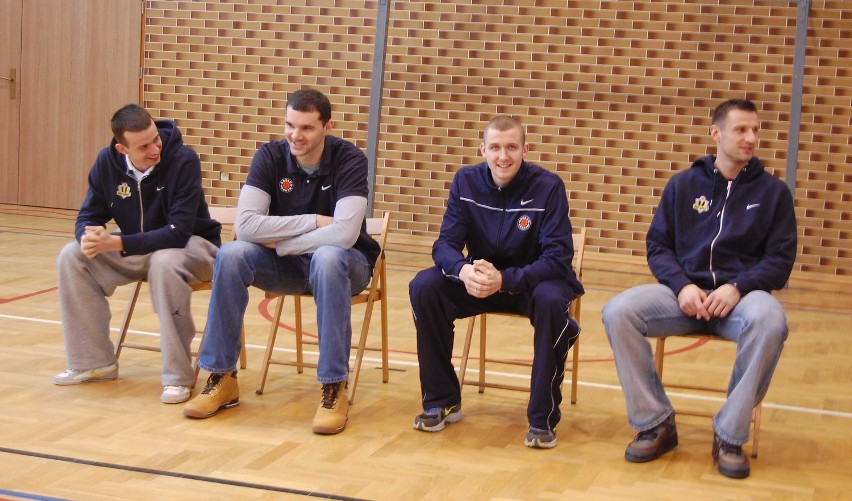 Koszykarze Asseco Prokom Gdynia w Wejherowie. Zawodnicy spotkali się z uczniami ZSP nr 1