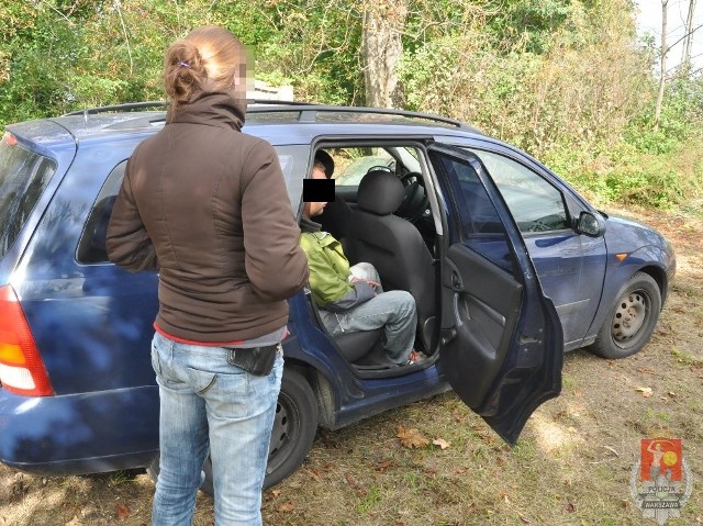 Skradziony na Pradze samochód odnalazł się pod Wołominem, rozebrany na części