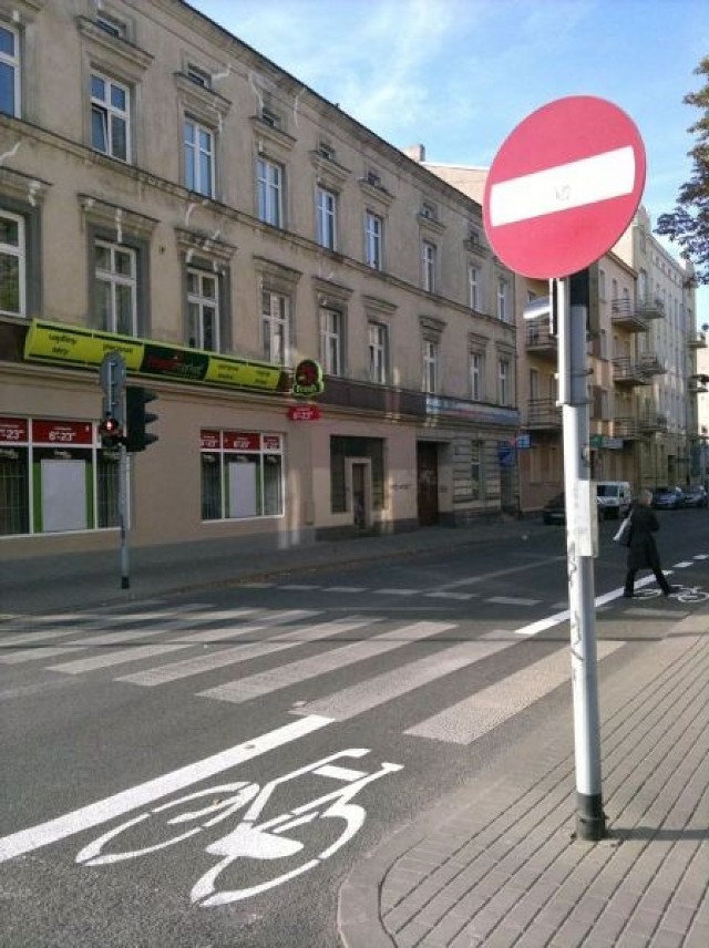 Chełm. Kontrapasy dla rowerzystów pojawiają się w większości miast. Tu przykład takiego rozwiązania w Łodzi. Jak zapewniają władze Chełma, w naszym mieście takie rozwiązanie się nie pojawi. Zdjęcie ilustracyjne