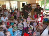 Zduńskowolskie przedszkolaki dostały zabawki od łaskich żołnierzy