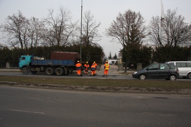 Konin. Łatają dziury w drogach [ZDJĘCIA]