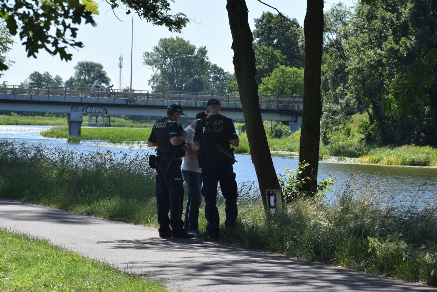 Policja w Kaliszu. Z Prosny wyłowiono ciało 62-letniej kobiety