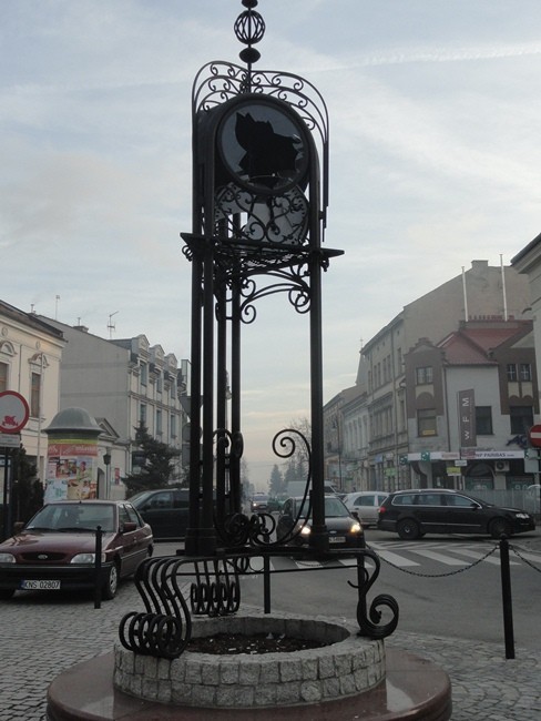 Nowy Sącz: wandale zniszczyli zegar na deptaku [ZDJĘCIA]
