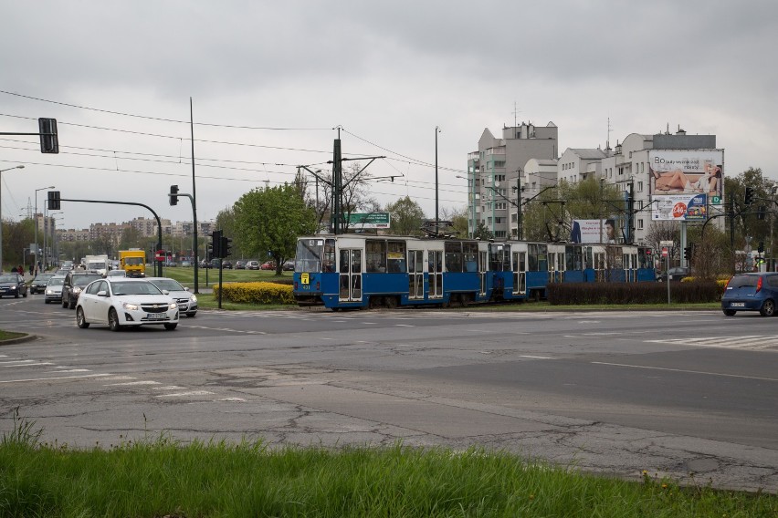 - I teraz w zatorach stoją tramwaje jadące z Nowej Huty....