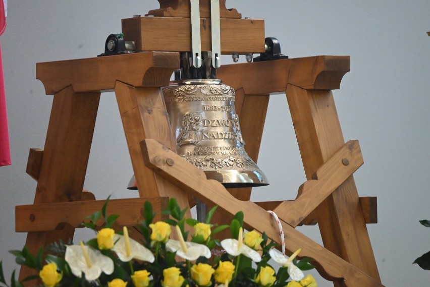 Pielgrzymka czcicieli Bożego Miłosierdzia dotarła do Krakowa. Metropolita krakowski odprawił mszę i poświęcił Dzwony Nadziei