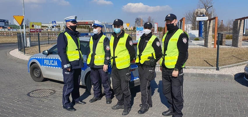 Trzemeszno. Policjanci i Służba Celna kontrolowali kierowców