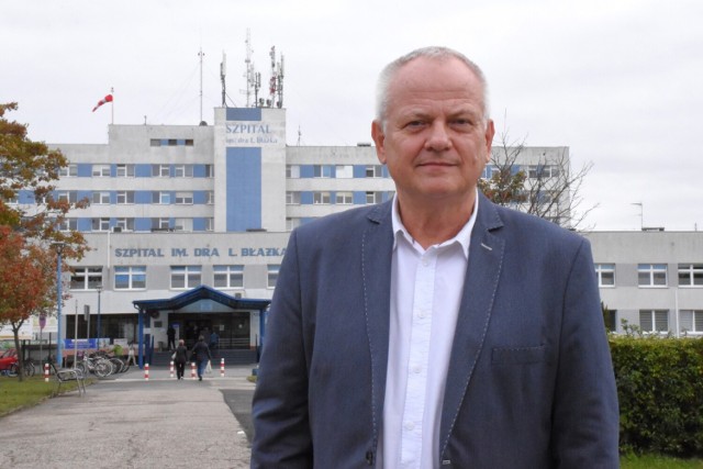 Pod szpitalem w Inowrocławiu Sławomir Szeliga, kandydat na senatora, przedstawił swój punkt widzenia na tzw. upodmiotowienie pacjentów