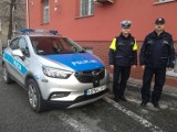 Kwidzyńscy policjanci z nowym radiowozem. Jego zakup sfinansowało miasto i Komenda Główna Policji 