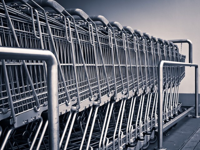 5 lat więzienia za wózek pożyczony z supermarketu. Klienci się przestraszą?