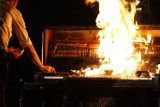 Łódzki artysta podpalił pianino, na którym grał [zdjęcia]