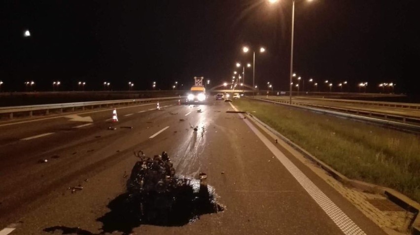 Śmiertelny wypadek na autostradzie A1 obok Włocławka. Nie żyje mężczyzna, 4 osoby w szpitalu [zdjęcia]