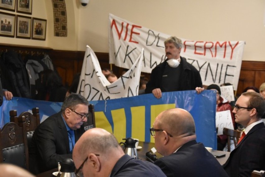 Najnowsze wieści w sprawie fermy w Kawęczynie! Adwokat Gąsiorka: - Przegraliśmy bitwę, ale nie wojnę [FOTO+FILM]