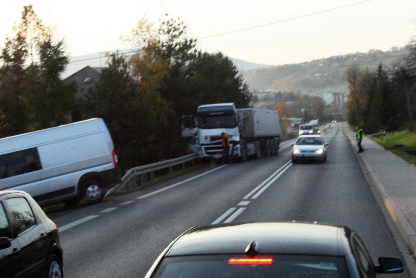 DK 28. Zderzenie ciężarówek w Limanowej