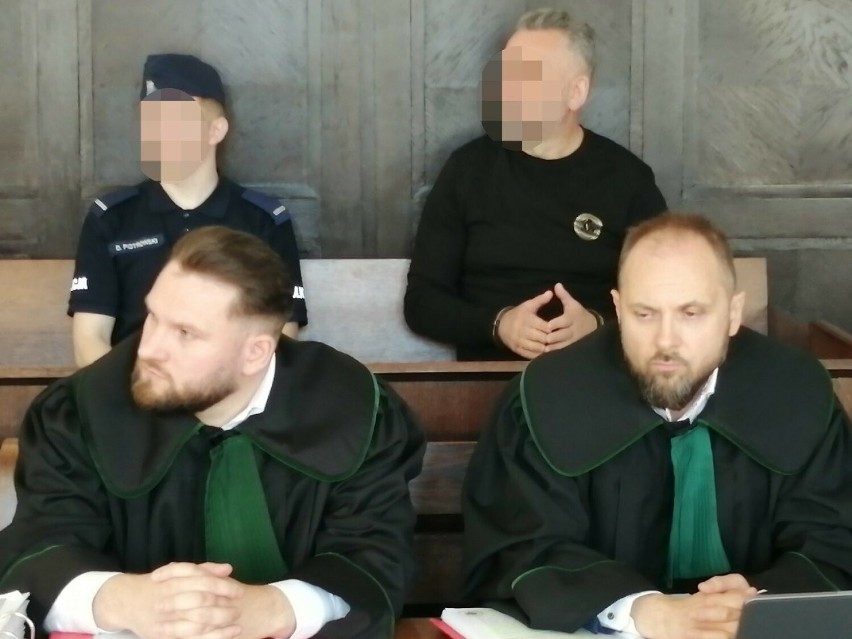 Oskarżony Janusz Sz. i jego obrońcy: adwokat Łukasz...
