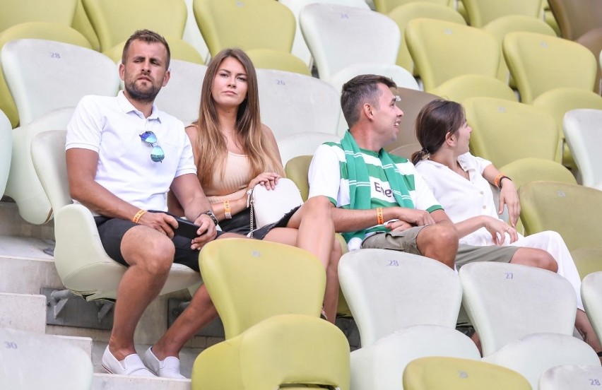 Lechia Gdańsk może liczyć na kobiety. Piłka nożna nie jest tylko dla mężczyzn. Piękne fanki też kibicują biało-zielonym GALERIA