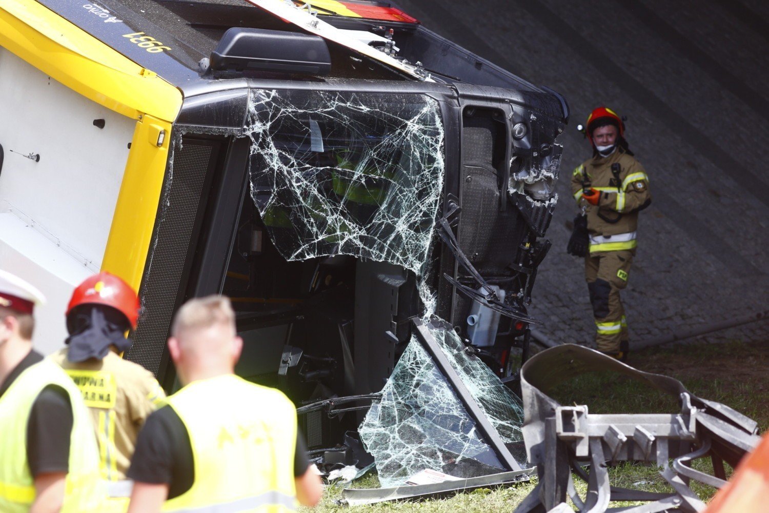 Wypadek autobusu, Warszawa. Kierowca linii 181 zniszczył