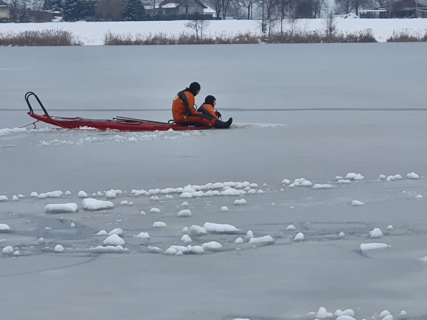 Konińscy strażacy odbyli niedawno ćwiczenia na lodzie