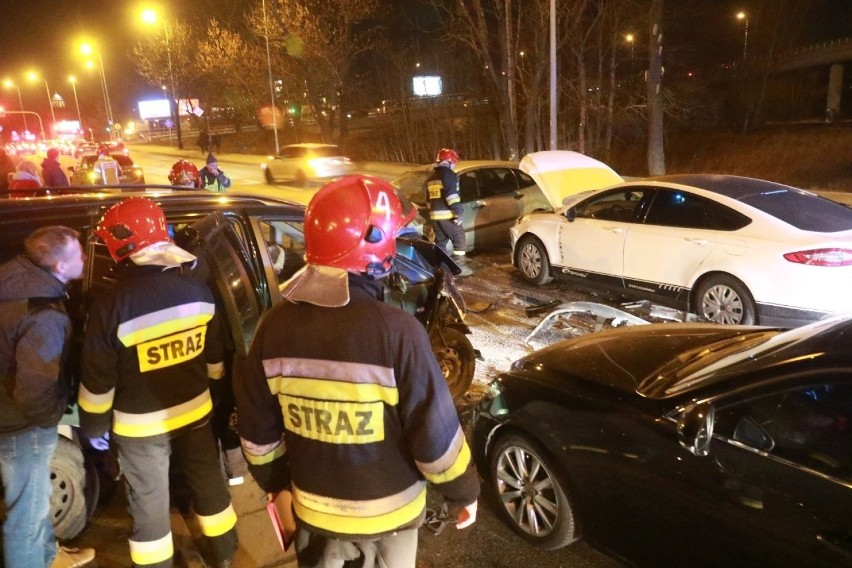 Ford jadący Strzegomską w stronę centrum, dosłownie...