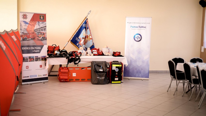 Nowy sprzęt ratowniczy i odznaczenia dla strażaków z OSP Rogowo [zdjęcia]