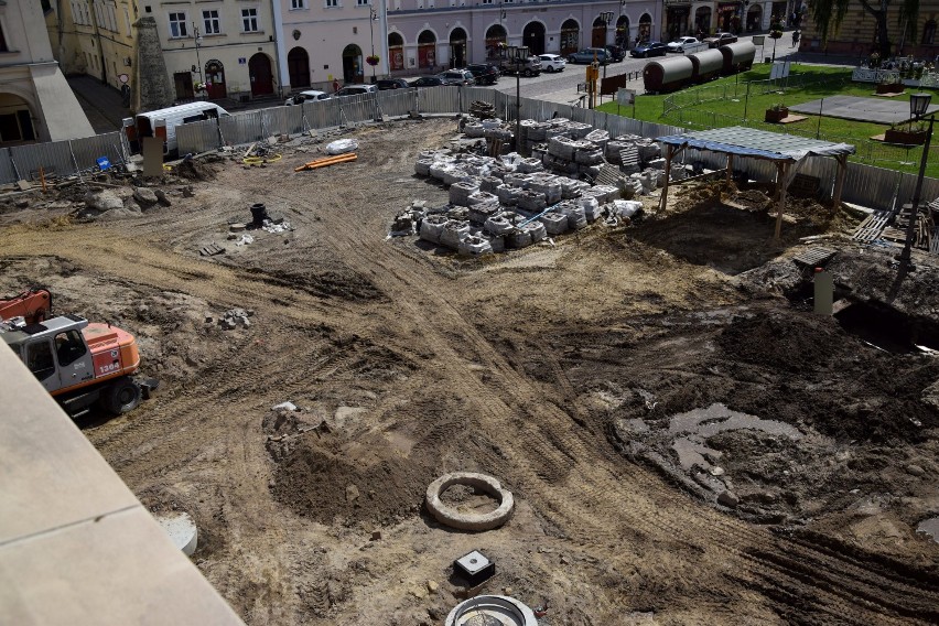 Trwa wielki remont rynku w Jarosławiu. Zobaczcie jak wygląda teraz jarosławski rynek! [ZDJĘCIA]