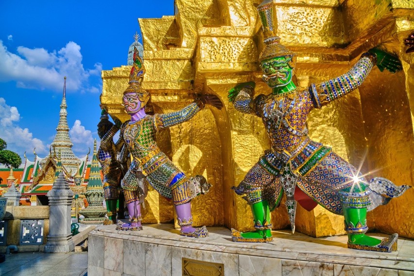 Świątynie w Tajldnii słyną z pięknej architektury, żywych...