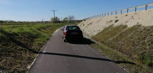 Ścieżka rowerowa w Pińczowie służy ostatnio za dojazd do obwodnicy. Wkrótce ma się to zmienić.
