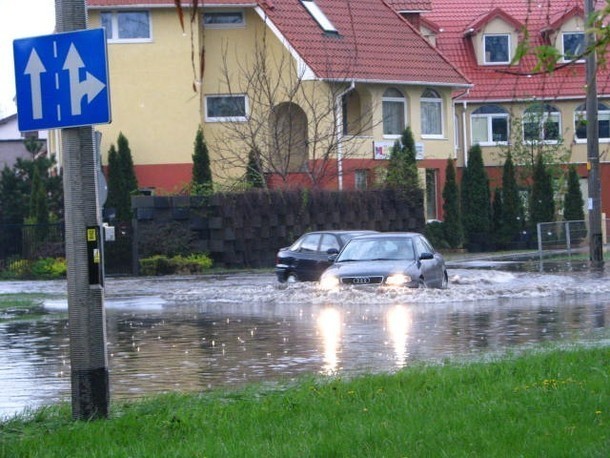 Skutki ulewy na ul. Widok