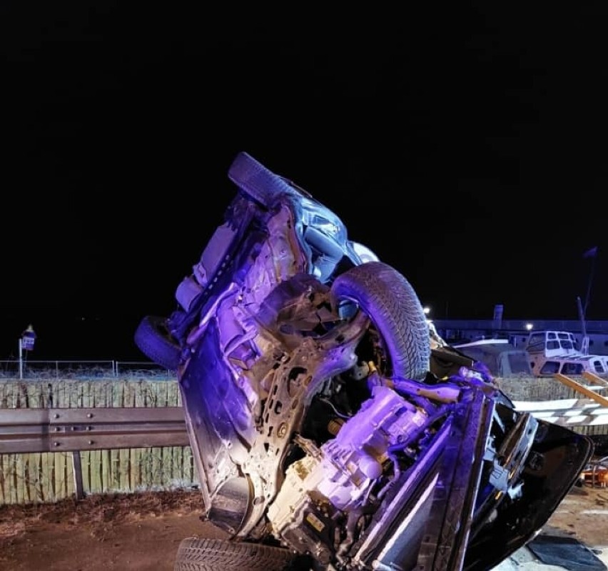 Tragedia pod Warszawą. Czołowe zderzenie dwóch samochodów....