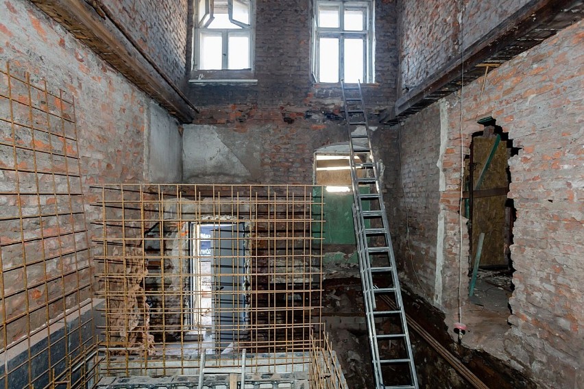 Wałbrzych: Na Sobięcinie będzie pierwsza winda w remontowanej kamienicy (ZDJĘCIA)