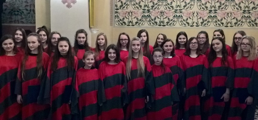 Chór i Zespół Muzyki Dawnej PMDKiS w Wieluniu wygrał regionalny konkurs pieśni pasyjnej