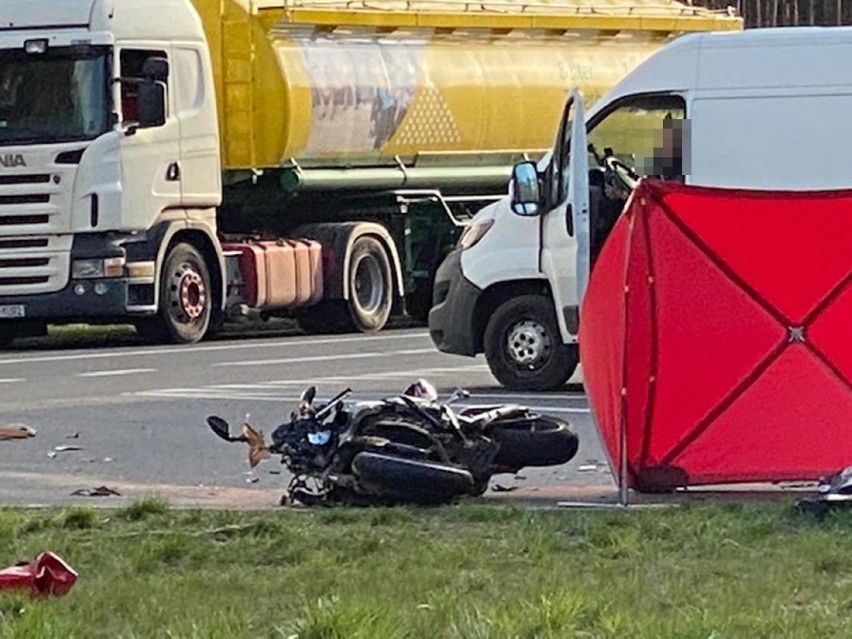 Tragiczny wypadek na "chociwelce". Motocyklista zginął po zderzeniu z ciężarówką 