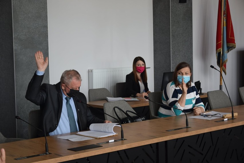 Na komisji oświaty w Radomsku o remoncie Orlika i funkcjonowaniu basenów