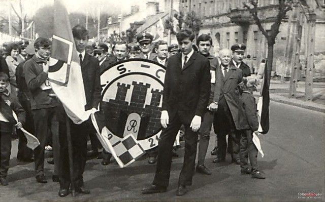 1 maja 1967 roku, Radom, ulica Reja 16. Po prawej ulica Wolność. Żródło: Kronika WKS Czarni Radom.