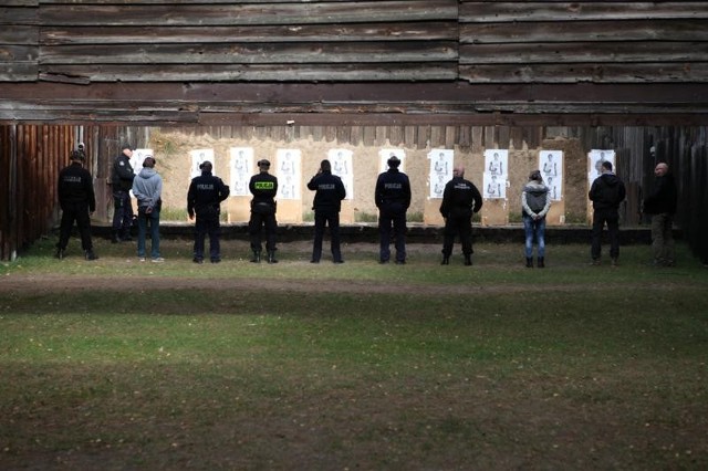 Policja w Poznaniu: Policjanci szkolą się na strzelnicy