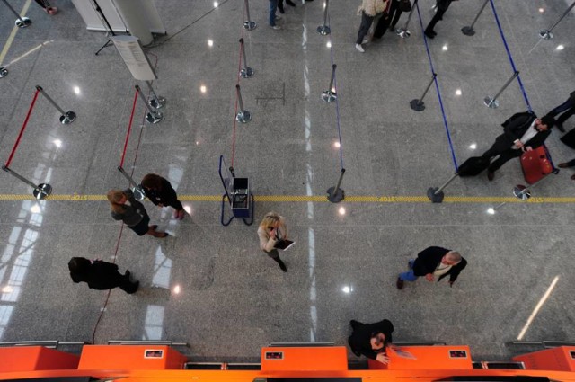 Awaria samolotu Small Planet. Uczestnicy wycieczki do Bułgarii koczują na lotnisku Chopina od 4 rano