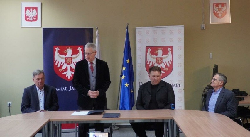 Podpisanie umowy z wykonawcą w Starostwie Powiatowym w Jaśle
