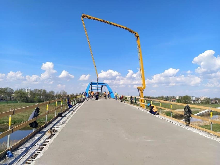 Betonowanie płyty kładki nad Kanałem Ulgi w Opolu