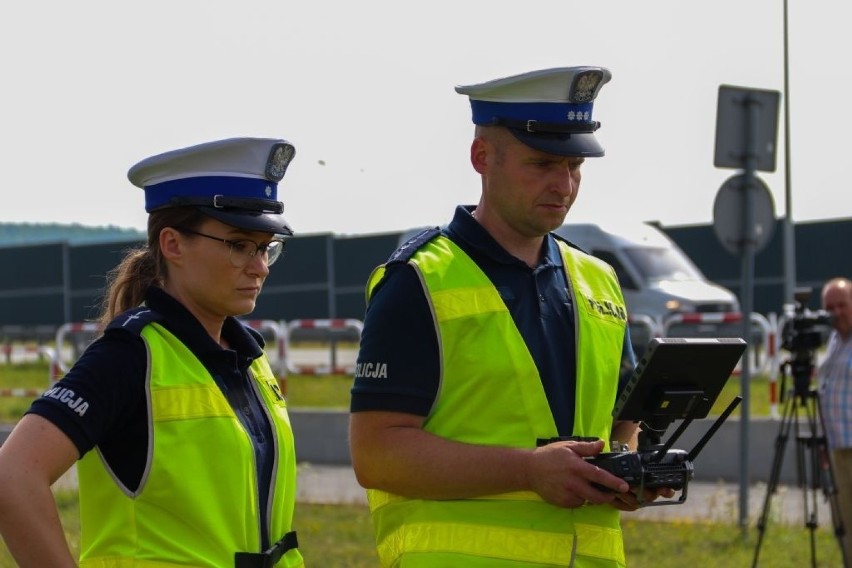 Policjanci z Kielc z powietrza sprawdzą czy kierowcy jeżdżą "na zderzak" [ZDJĘCIA] 