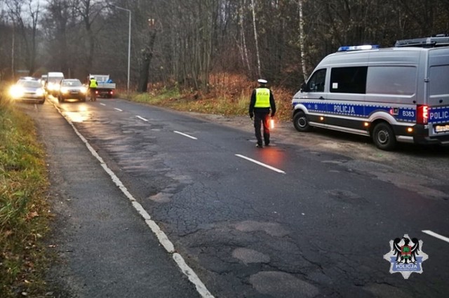 W sobotę, 16 grudnia policjanci z Wałbrzycha zatrzymali na ul. Skarżyskiej 31-latka z powiatu świdnickiego, który jechał samochodem osobowym, chociaż nie ma prawa jazdy.