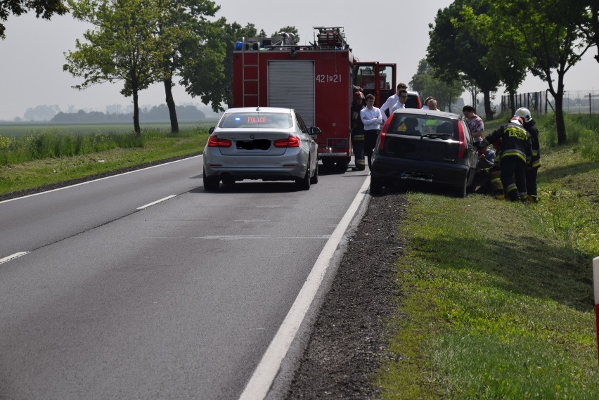 Zderzenie aut na trasie Żydowo - Września. W jednym z pojazdów podróżowało dziecko