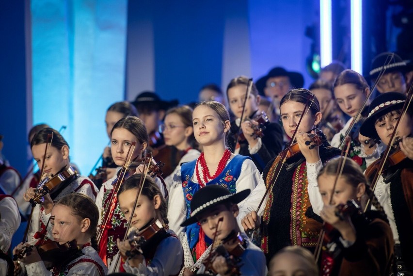 Mała Armia Janosika wspaniale grała w Stalowej Woli. Na koncert przybyło ponad 6 tysięcy osób. Zobacz nowe zdjęcia