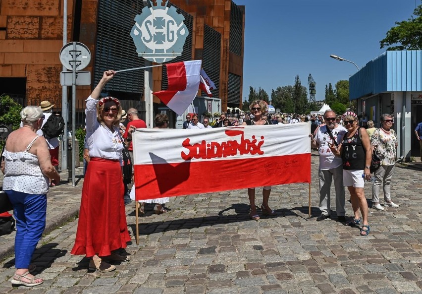 Czerwiec 2019. Obchody 30 rocznicy pierwszych częściowo...