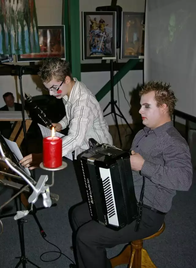 Filip i Emil Rejse grają "Ragtime" Scotta Jopplina