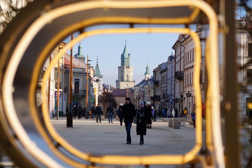 Niedzielny spacer w styczniowym słońcu po centrum Lublina. ZOBACZ ZDJĘCIA