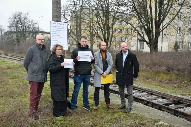 Gdyńska opozycja, szykująca się do wyborów samorządowych 7 kwietnia, deklaruje, że przyspieszy przywrócenie połączeń kolejowych do północnych dzielnic miasta.