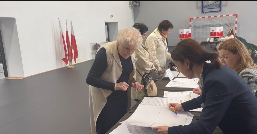 Mieszkańcy Gorlic i regionu ruszyli do głosowania. Znamy frekwencję z godziny 12