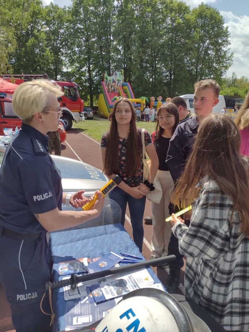 Piknik rodzinny w Teodorach pod Łaskiem z policjantami