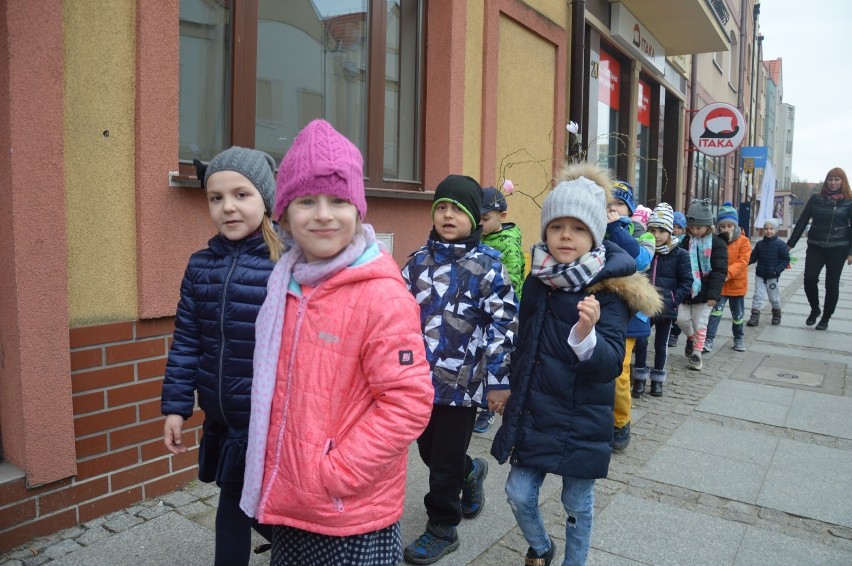 Przedszkolaki z Promyka powitały wiosnę w Głogowie